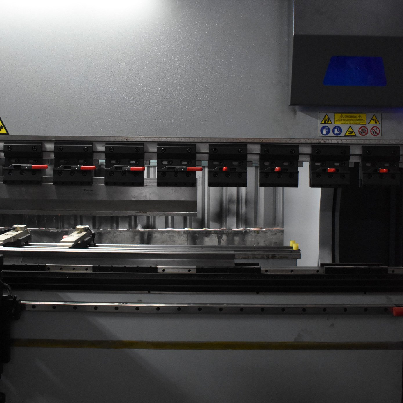 Muestras de doblado y corte láser en lámina-11