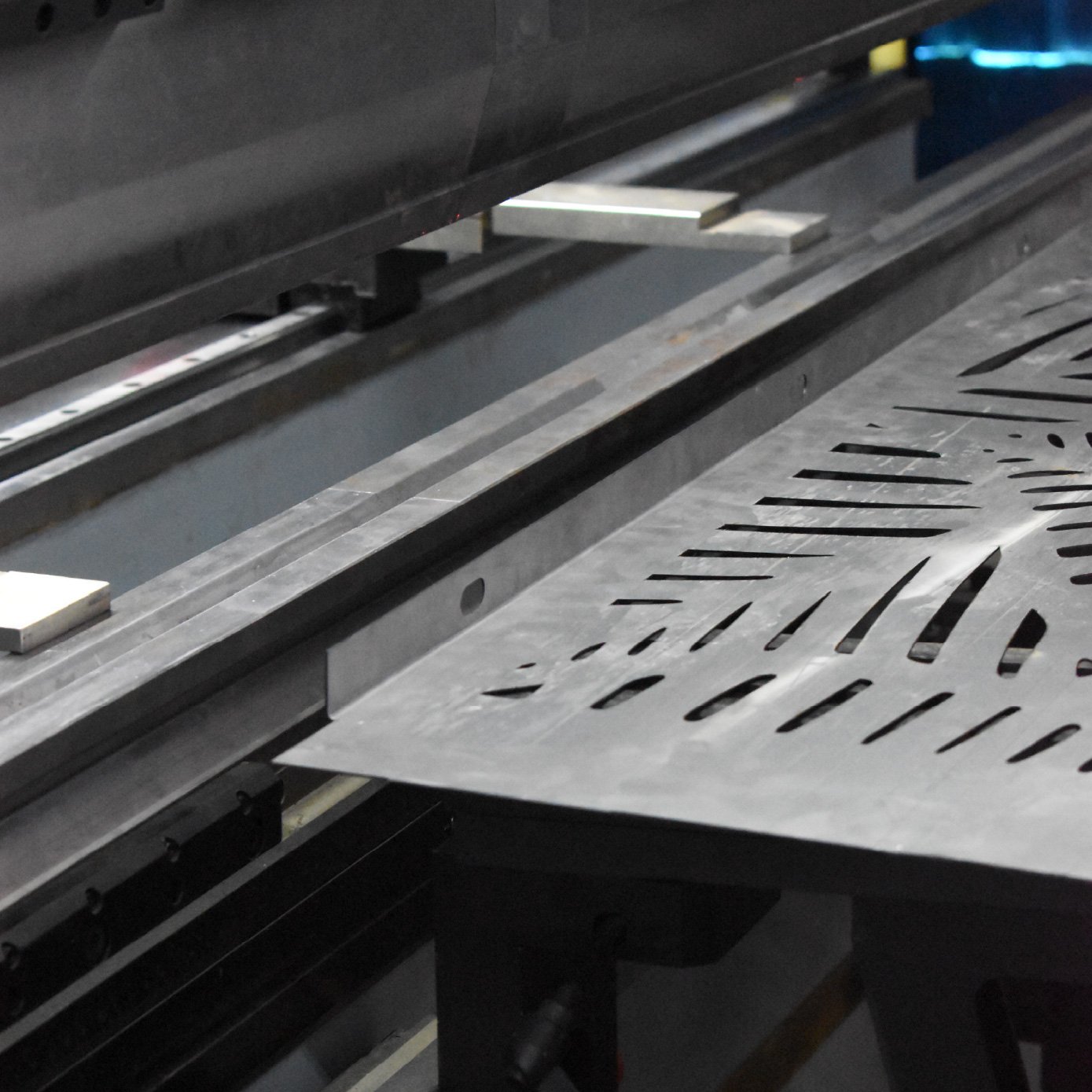 Muestras de doblado y corte láser en lámina-12